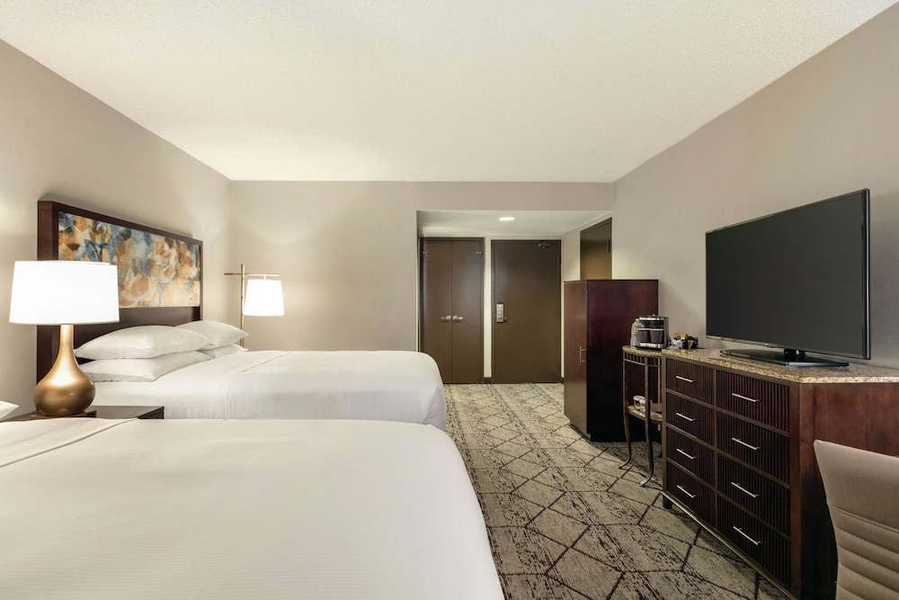 Room, 2 Queen Beds, Accessible, Bathtub - Photo 2