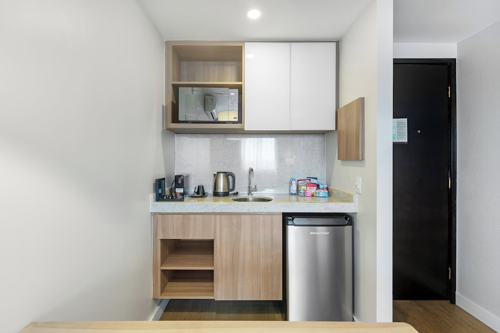Studio Suite, 2 Twin Beds, Kitchen - Photo 10