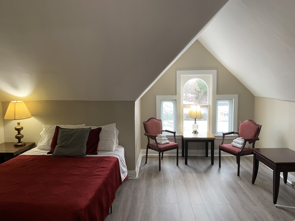 Family Room, 1 Queen Bed, Non Smoking, Garden View