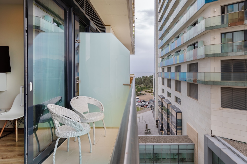 Studio Park View & Balcony - Photo 2