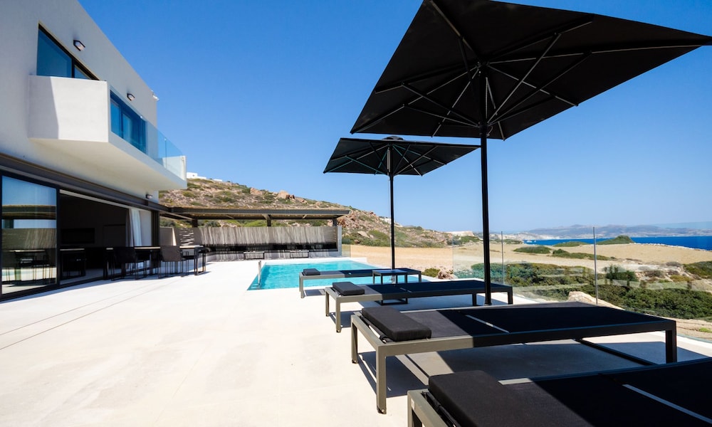 Premier Villa, Sea Facing photo 2