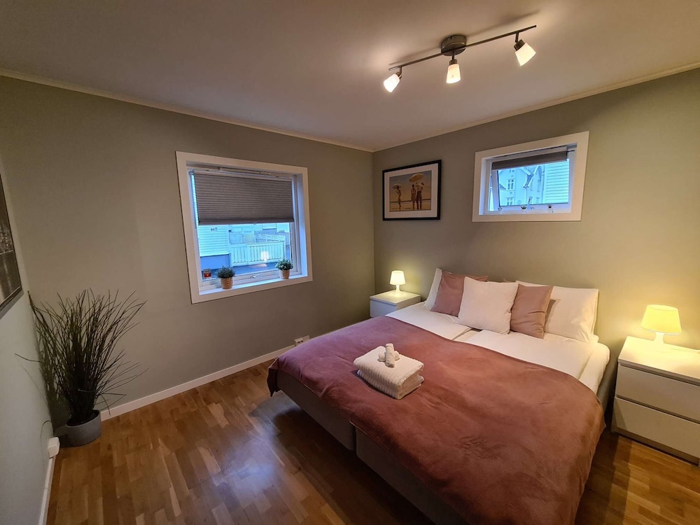 Apartment, 2 Bedrooms, Patio photo 1