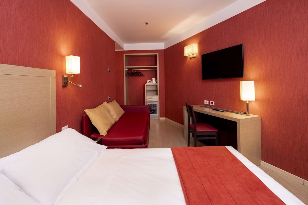 Family Room, 1 King Bed, Non Smoking (Bunk beds) - Photo 1