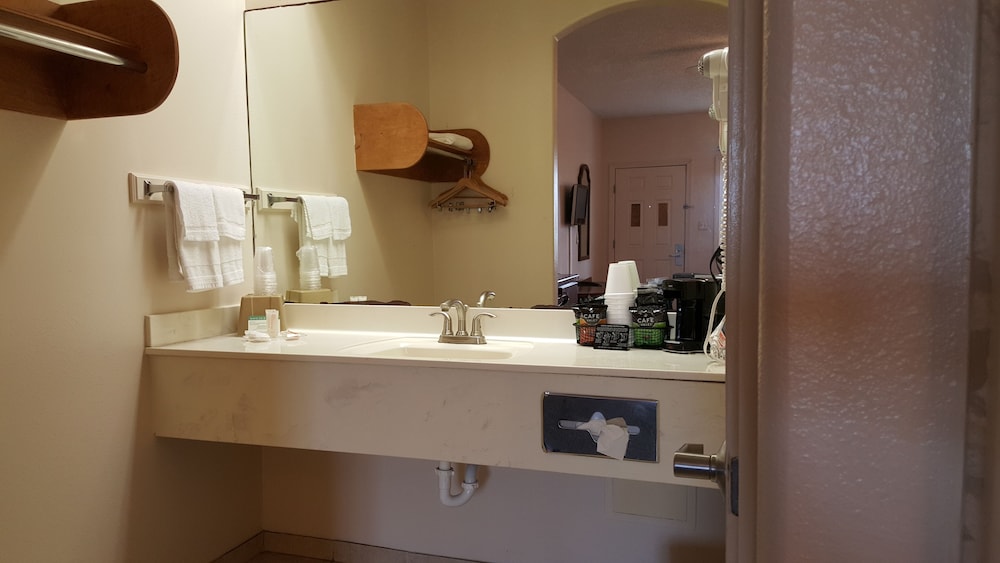 Suite, 1 King Bed, Jetted Tub photo 2