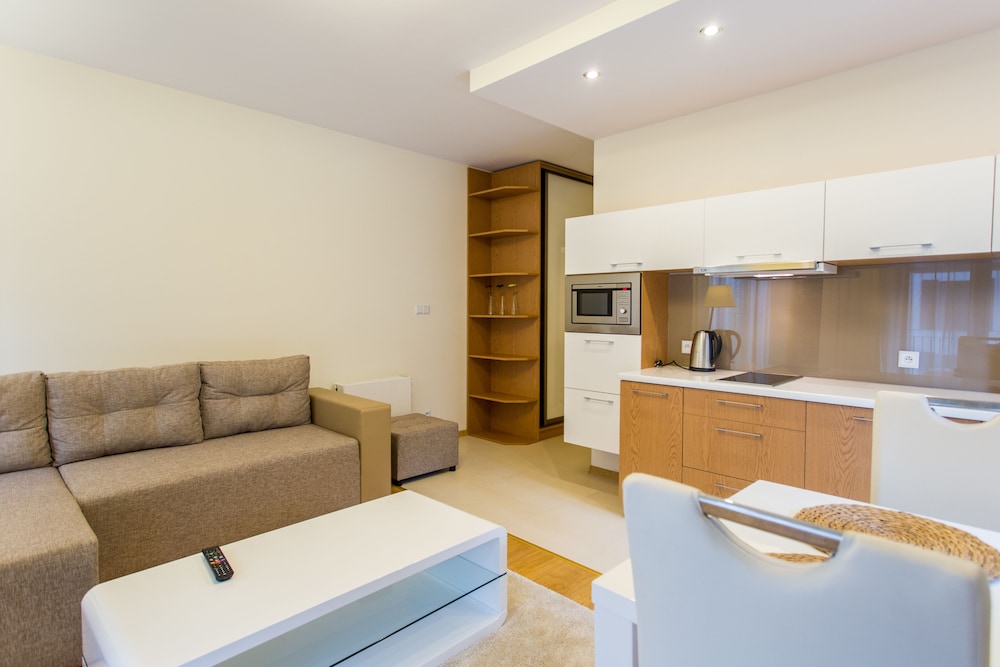 Apartment (203)