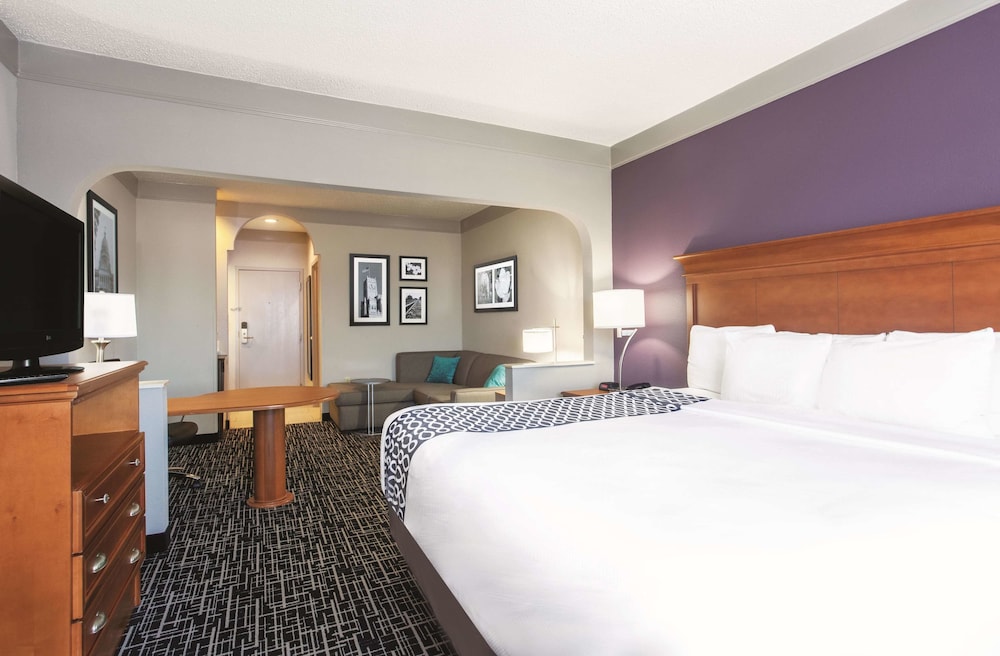 Suite, 1 King Bed, Non Smoking - Photo 4