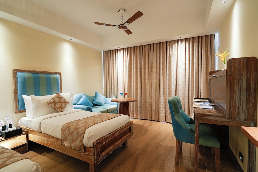 Junior Family Suite with Abode Executive Lounge Access - Photo 8