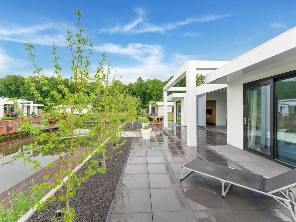 Villa photo 3