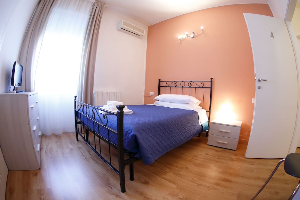 Single Room photo 2