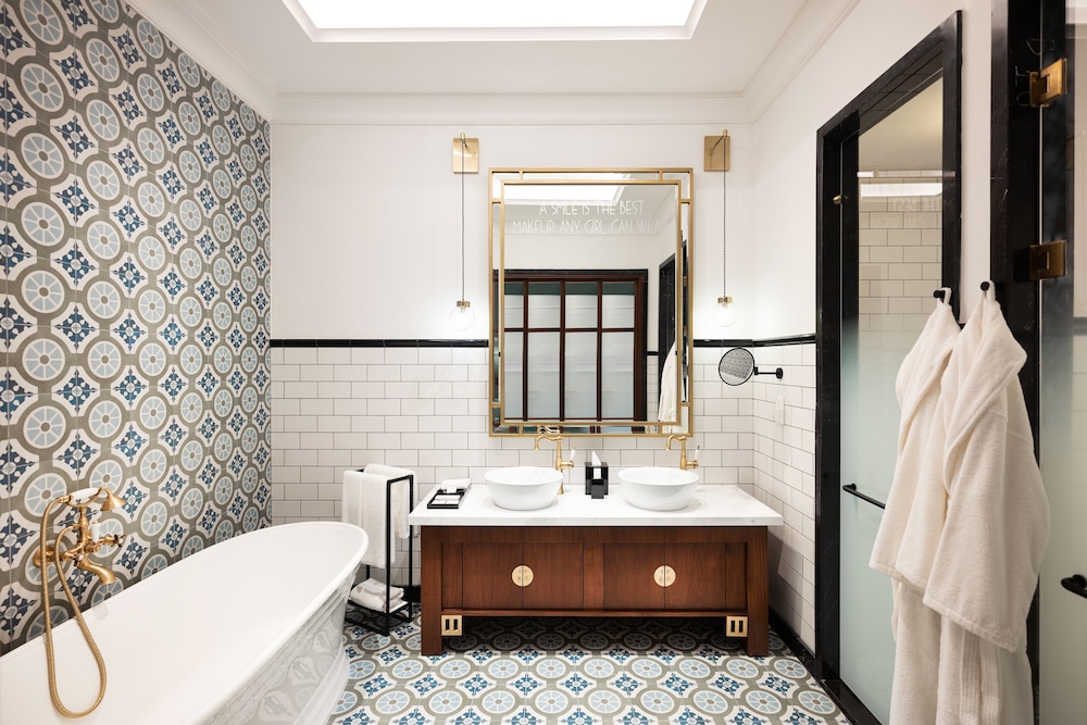 Deluxe Double Room, Balcony - Photo 10