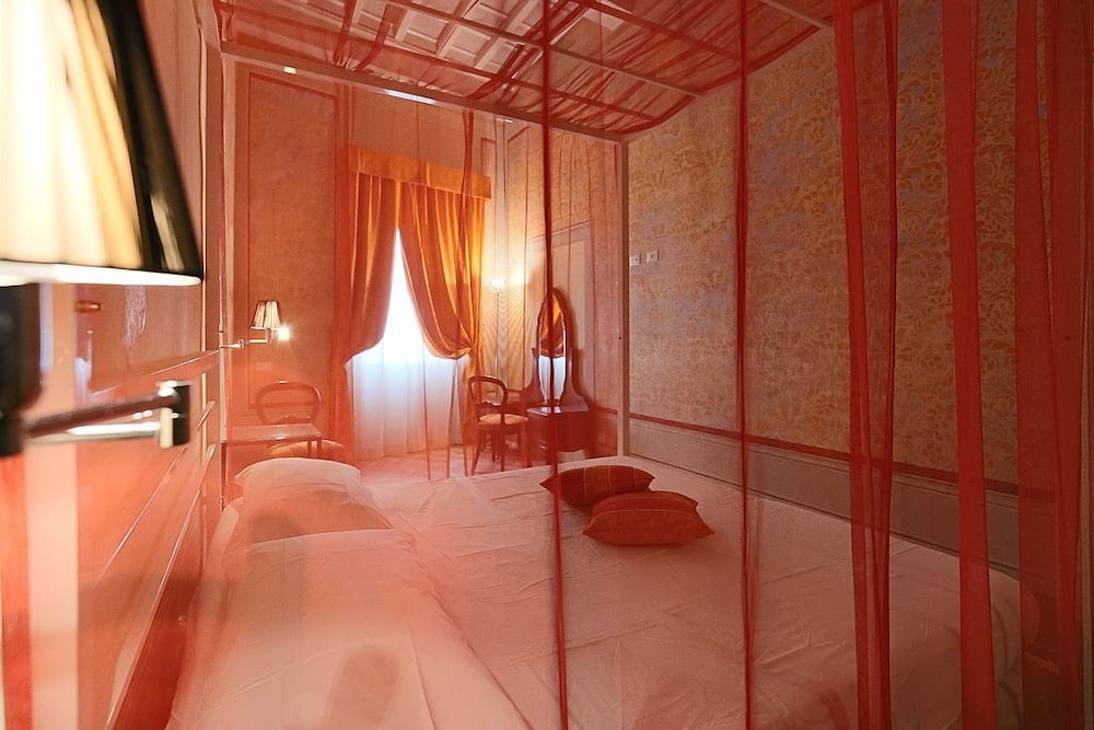 Luxury Double Room, Stair Access Only photo 3