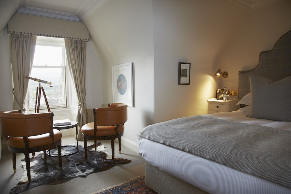 Executive Room, 1 King Bed (located at 4 West Coates)
