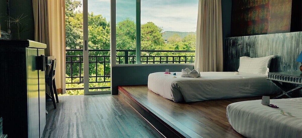 City Room - Photo 20