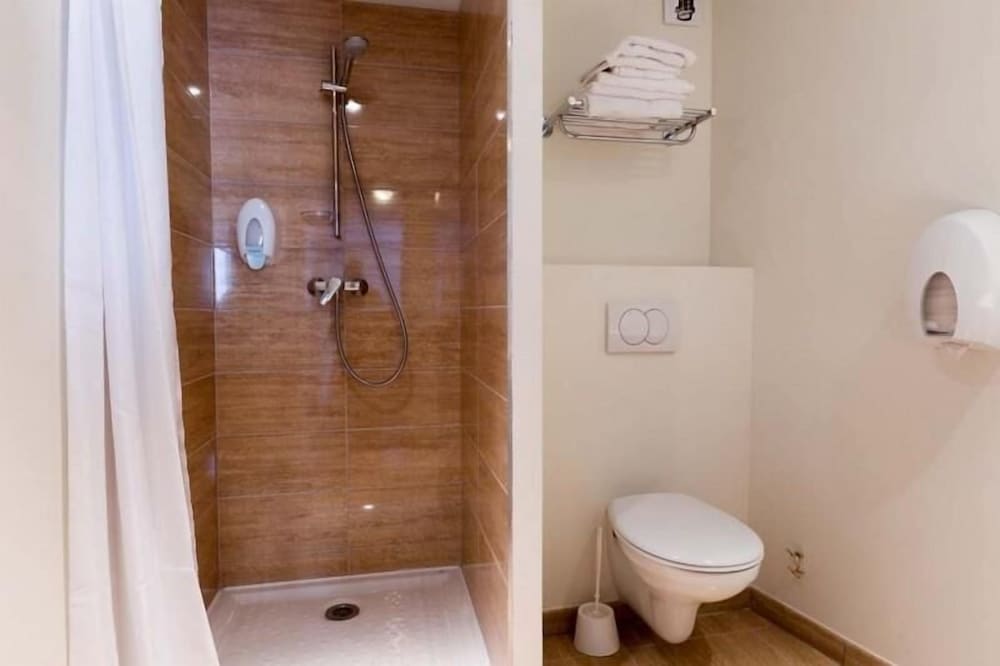 Double Room - Photo 12