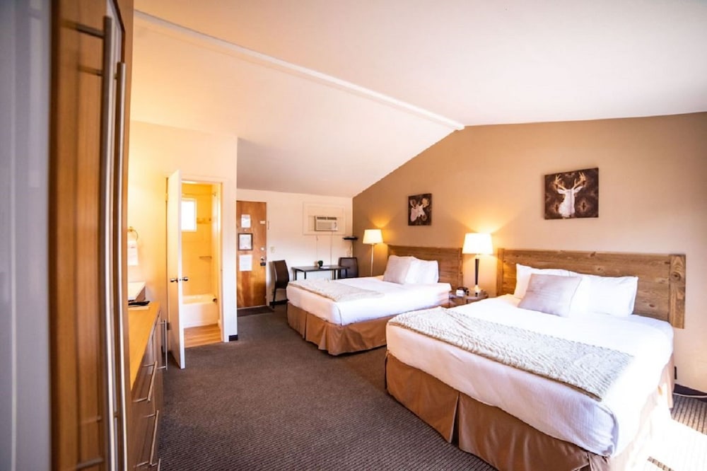 Balcony Room, 2 Queen Beds, Mountain View - Photo 4