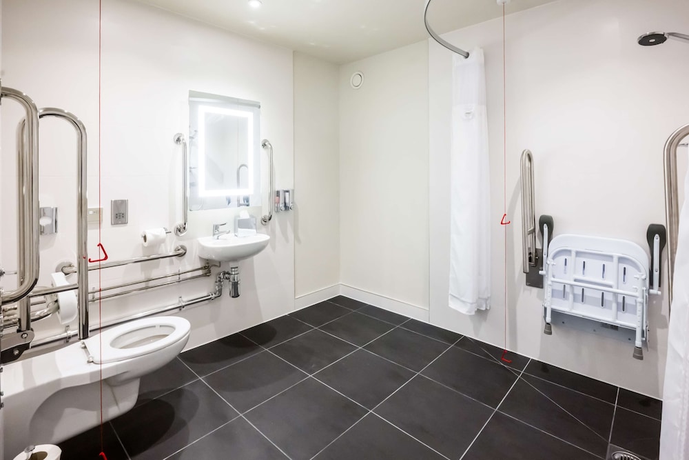 Room, 1 Queen Bed, Accessible - Photo 4
