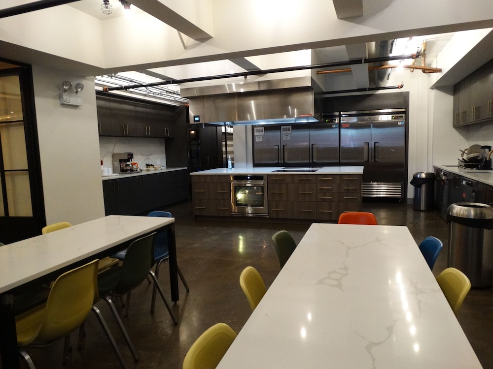 Premium Room, Kitchenette thumbnail 6