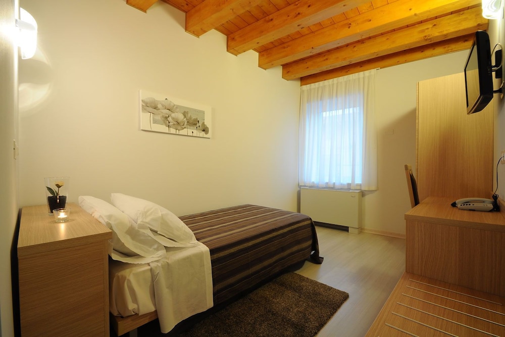 Basic Single Room, Private Bathroom
