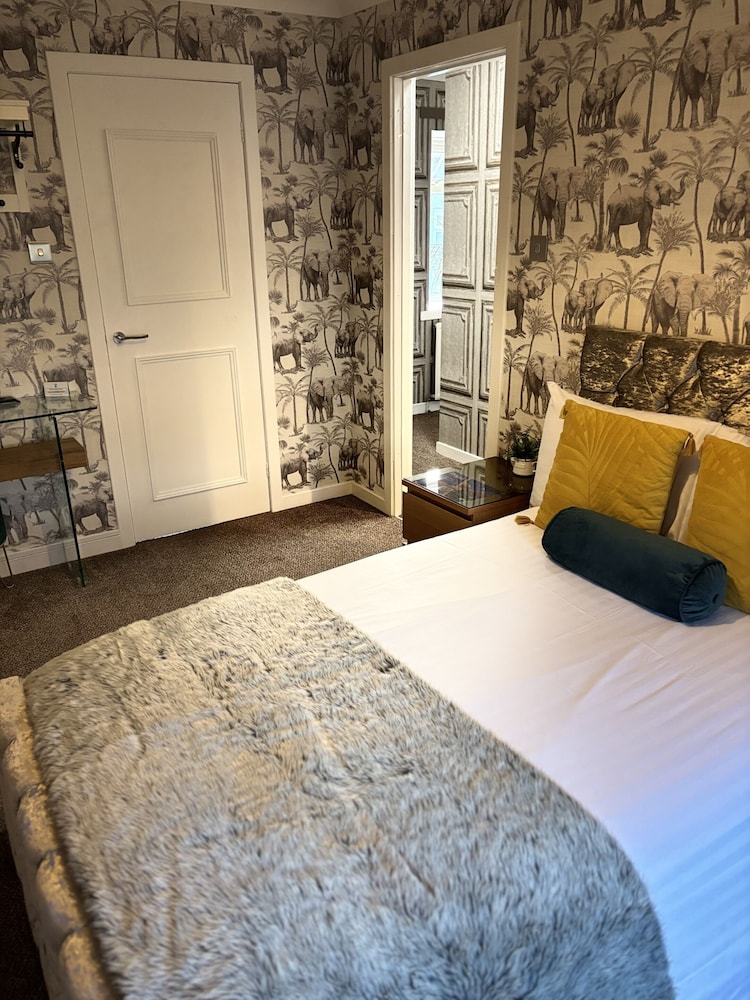 Twin Room, Ensuite, Mountain View photo 3
