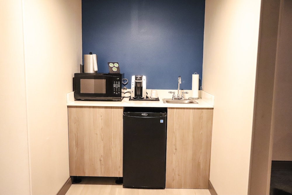 Suite, 1 King Bed, Kitchenette (Additional Living Area) - Photo 7