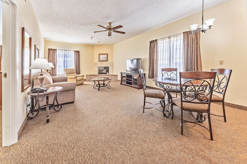 Double Queen Family Suite - Photo 1