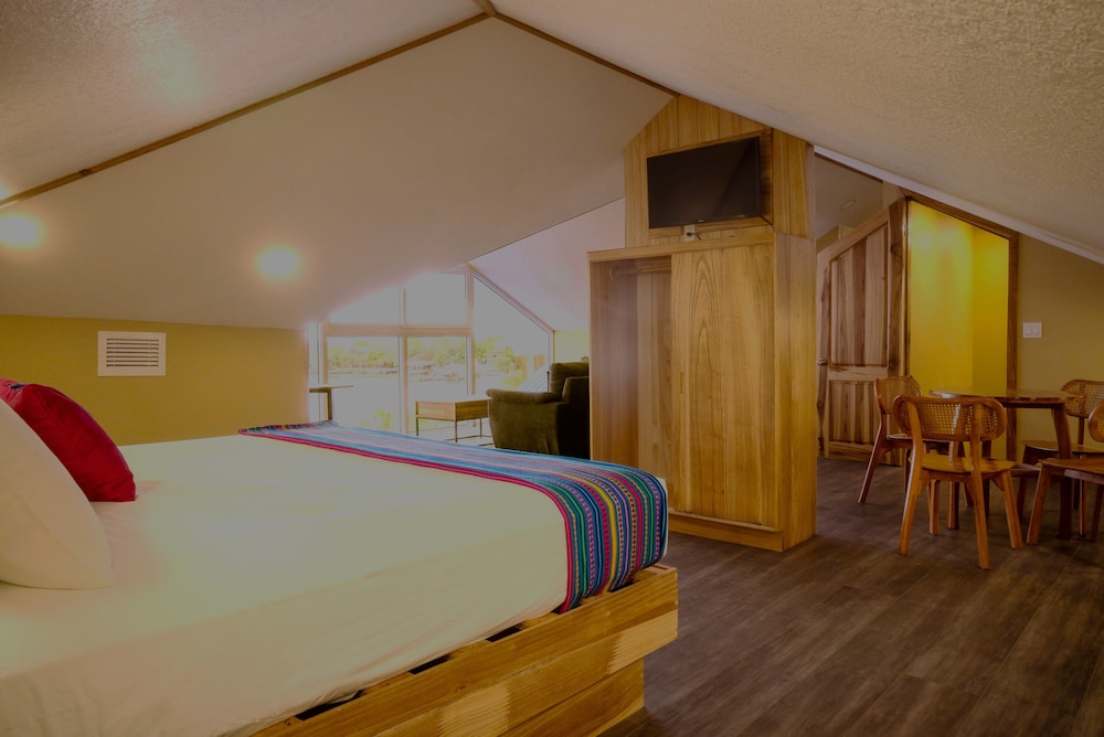 Panoramic Penthouse Suite photo 3