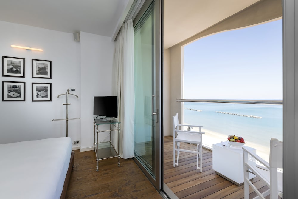 Superior Suite, 1 Queen Bed with Sofa bed, Non Smoking, Sea View