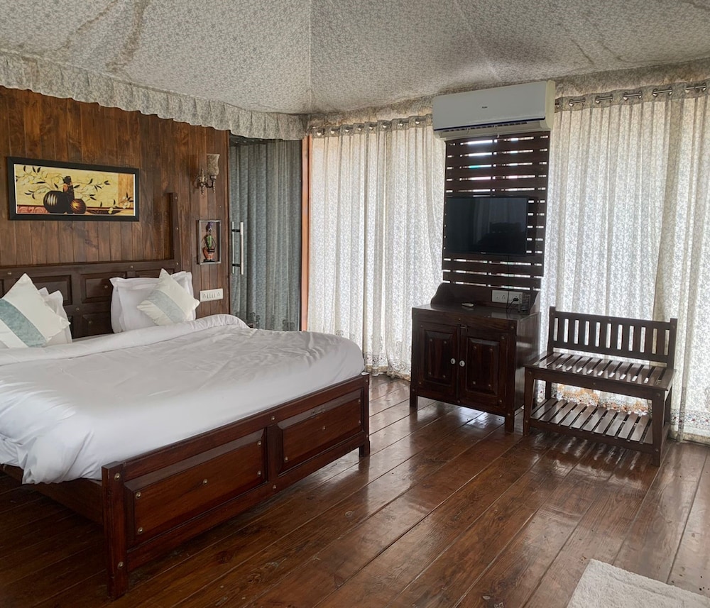 Wooden Villa With Private Plunge Pool photo 1