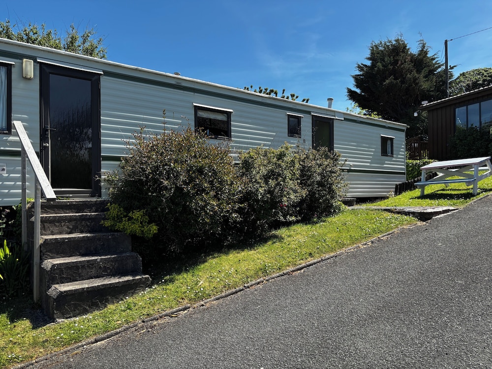 Mobile Home, 3 Bedrooms (Caravan B Pet-Free)