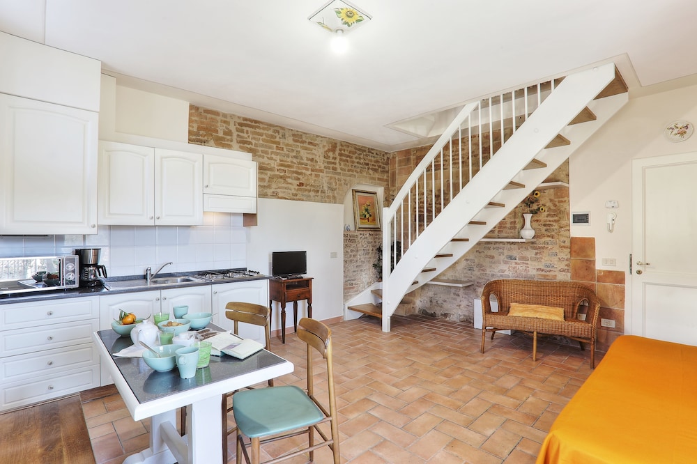 Deluxe Apartment, 1 Bedroom, Non Smoking, Kitchen photo 3
