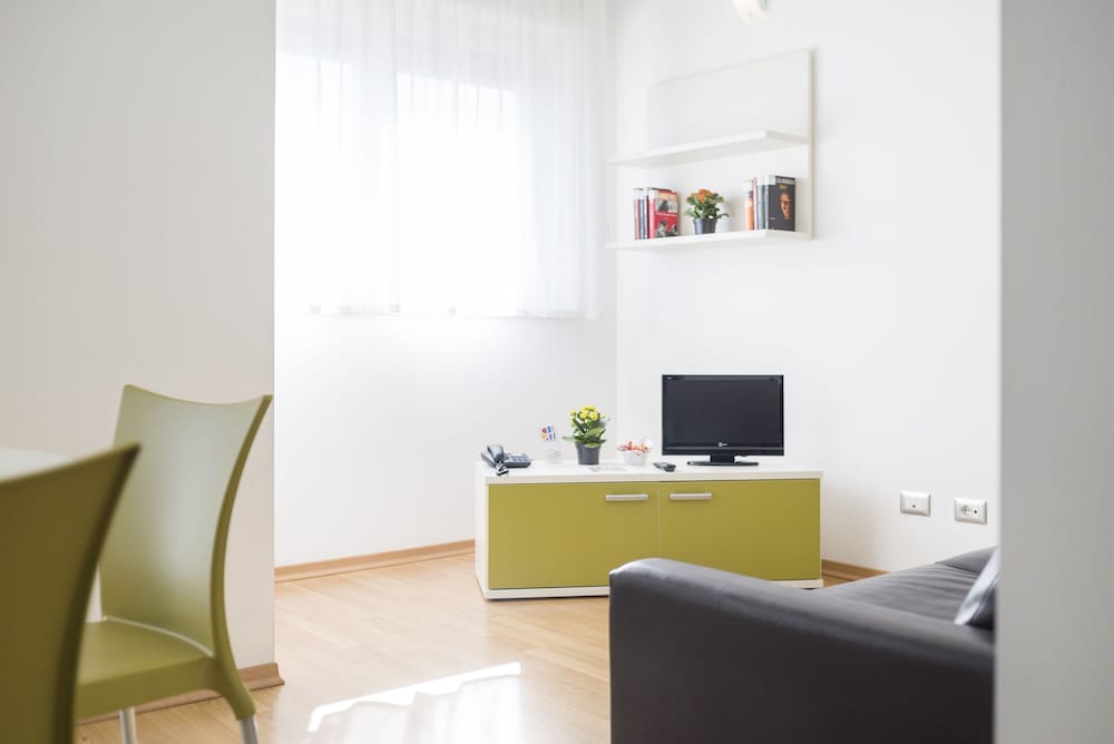 Traditional Apartment, 2 Twin Beds - Photo 8