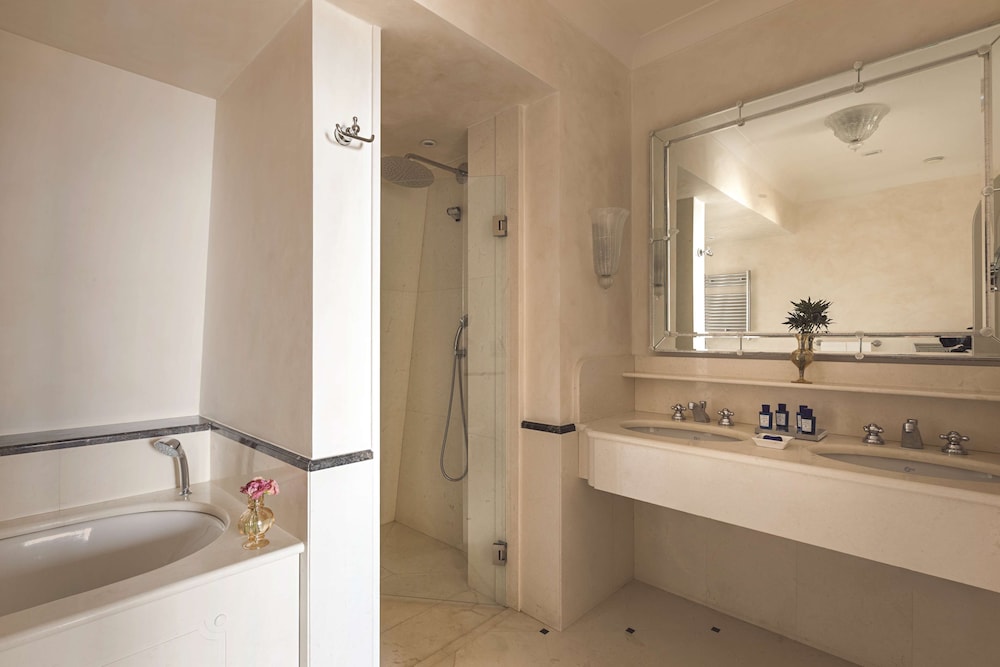 Junior Suite, Sea View (Premium - with Balcony or Terrace) thumbnail 6