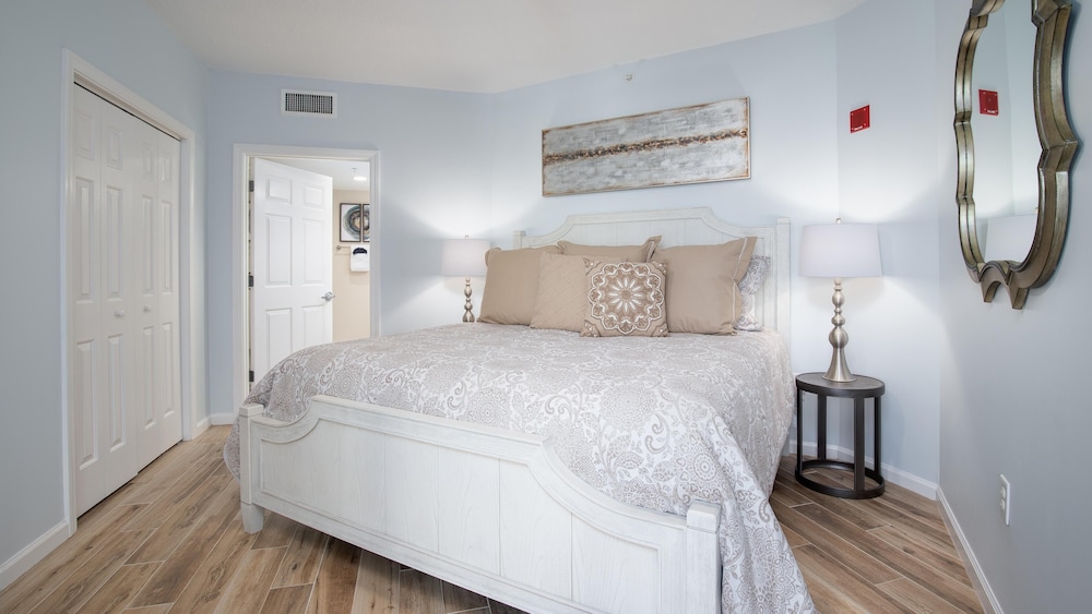 Condo, 1 King Bed With Sofa Bed (Westwinds 4791) photo 2