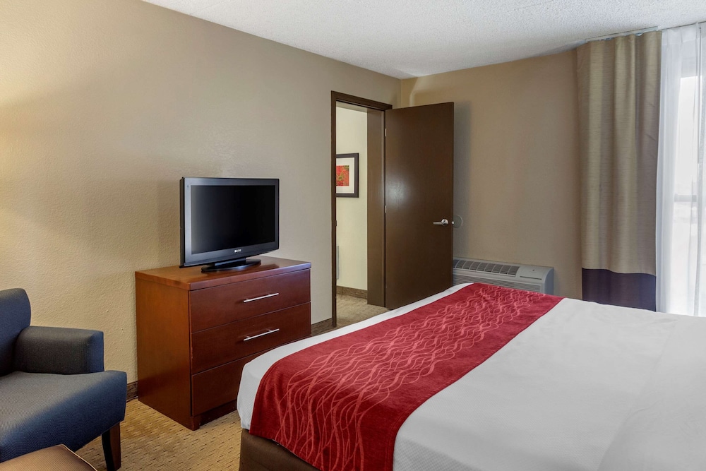 Suite, 1 King Bed, Non Smoking, Hot Tub - Photo 6