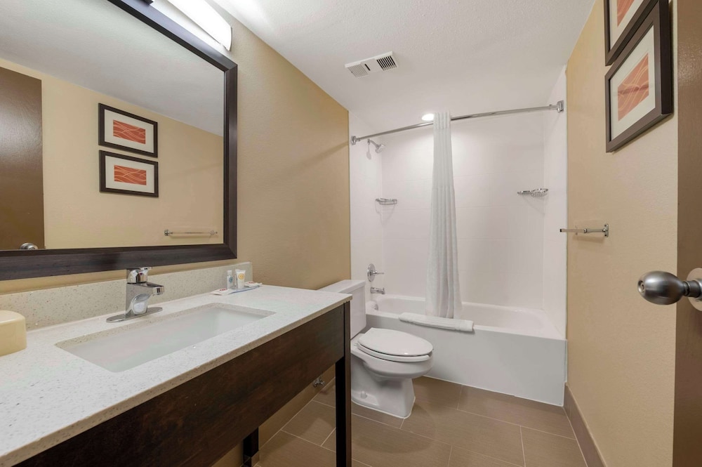 Suite, 2 Double Beds, Non Smoking (Upgrade) photo 2
