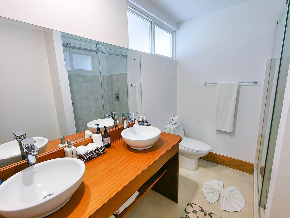 MotMot Balcony Rooms - Photo 3