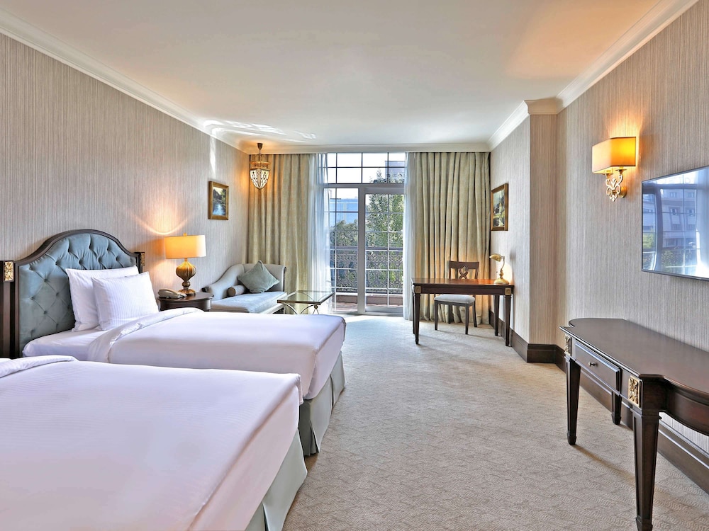 Deluxe with Two Twin Beds - Photo 2