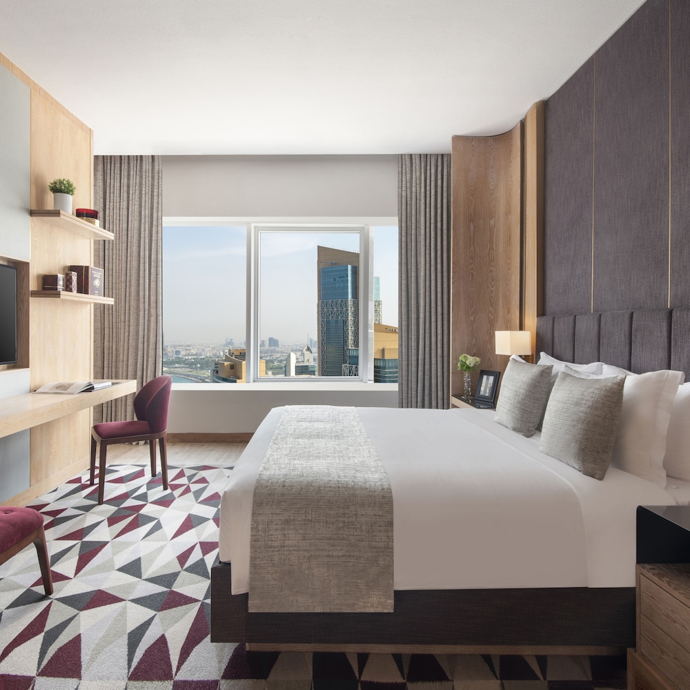 Club Suite, 1 Bedroom With Beach Access, Non Smoking, City View photo 2