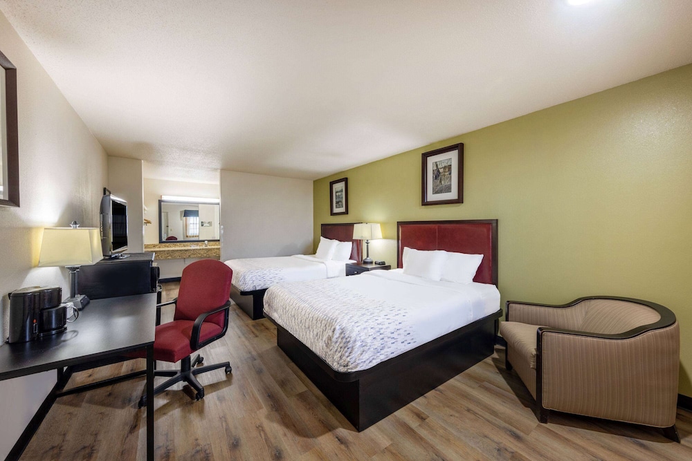 Room, 2 Queen Beds, Non Smoking photo 1