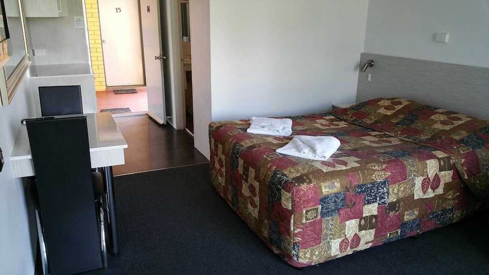 Standard Room, Non Smoking, Kitchenette (3-Day Queen) photo 2
