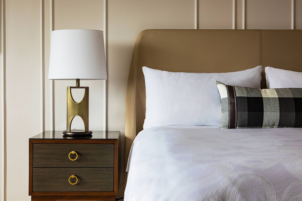 Premium Room, 1 King Bed with Sofa bed, Corner (Pure) - Photo 4