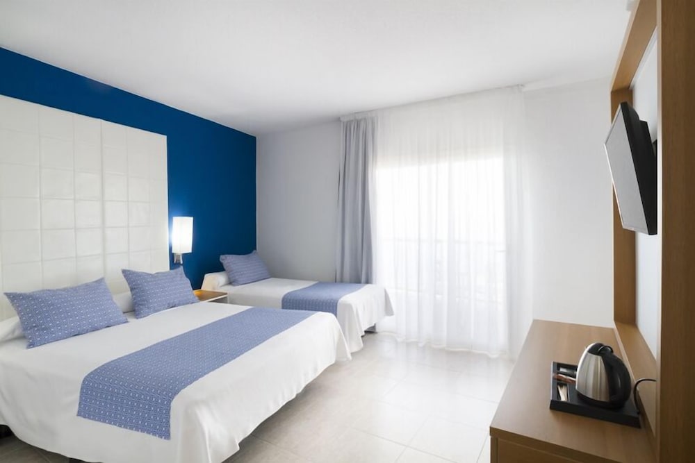 Triple Room, Partial Sea View (3 adults) - Photo 1