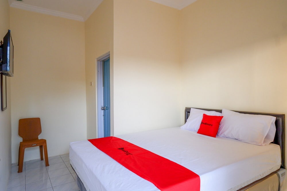 Double Room (RedDoorz) - Photo 3