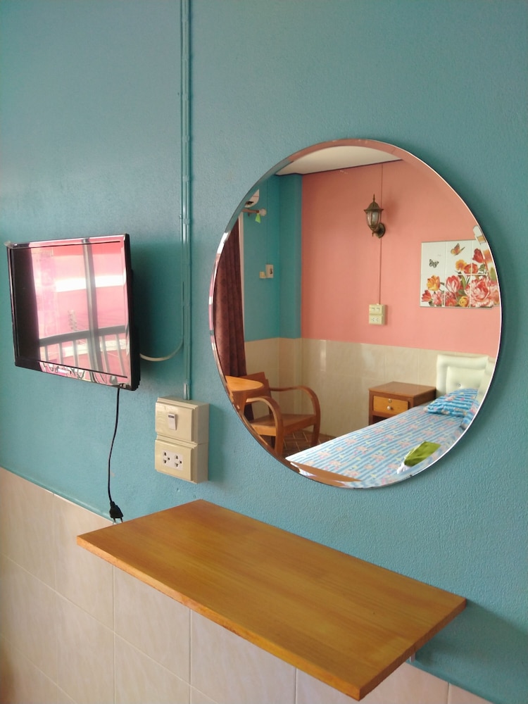 Family Triple Room, Multiple Beds, City View photo 3