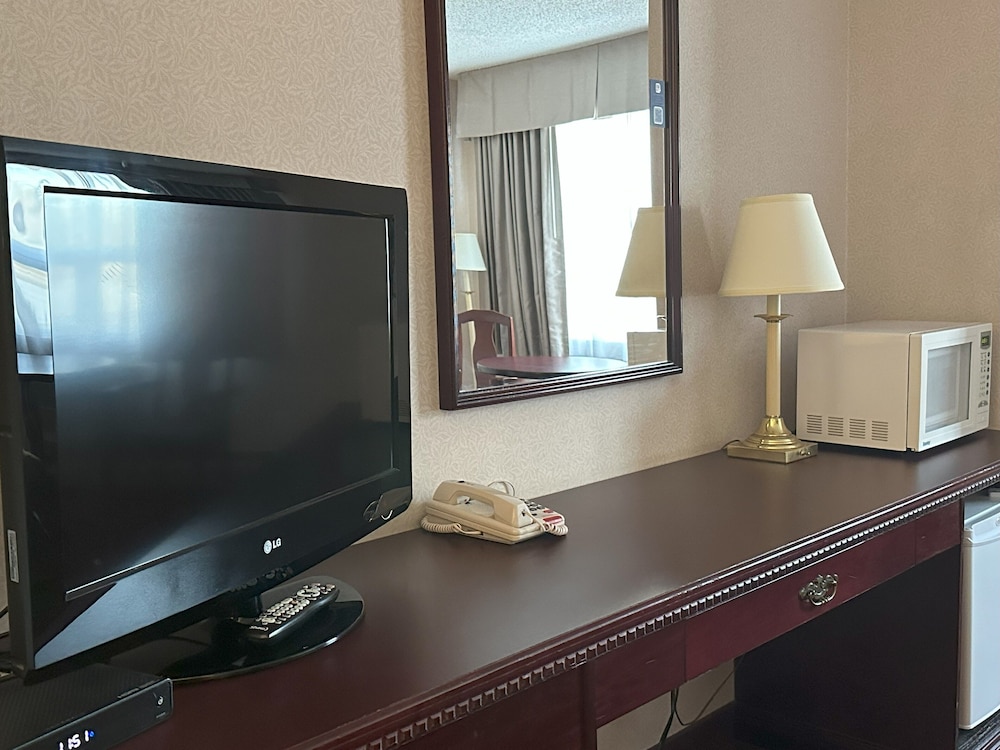 Standard Room, 1 Queen Bed (Ground Floor) - Photo 5
