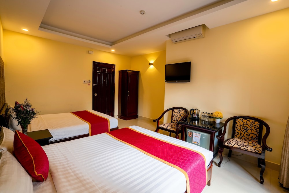 Family Room, 2 Queen Beds, City View photo 2