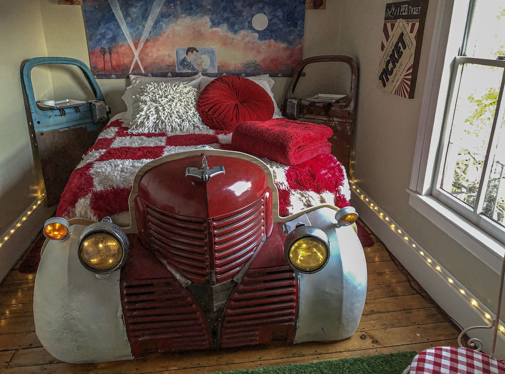 Cracker Jack Room