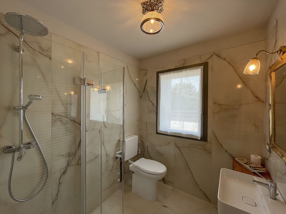 Deluxe Double Room, 1 Queen Bed with Sofa bed, Accessible, Valley View photo 2