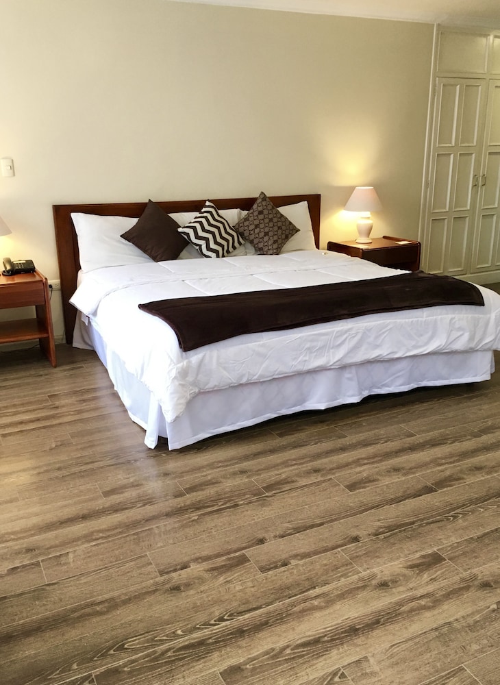 Superior Single Room, 1 King Bed, Private Bathroom, Garden Area photo 3