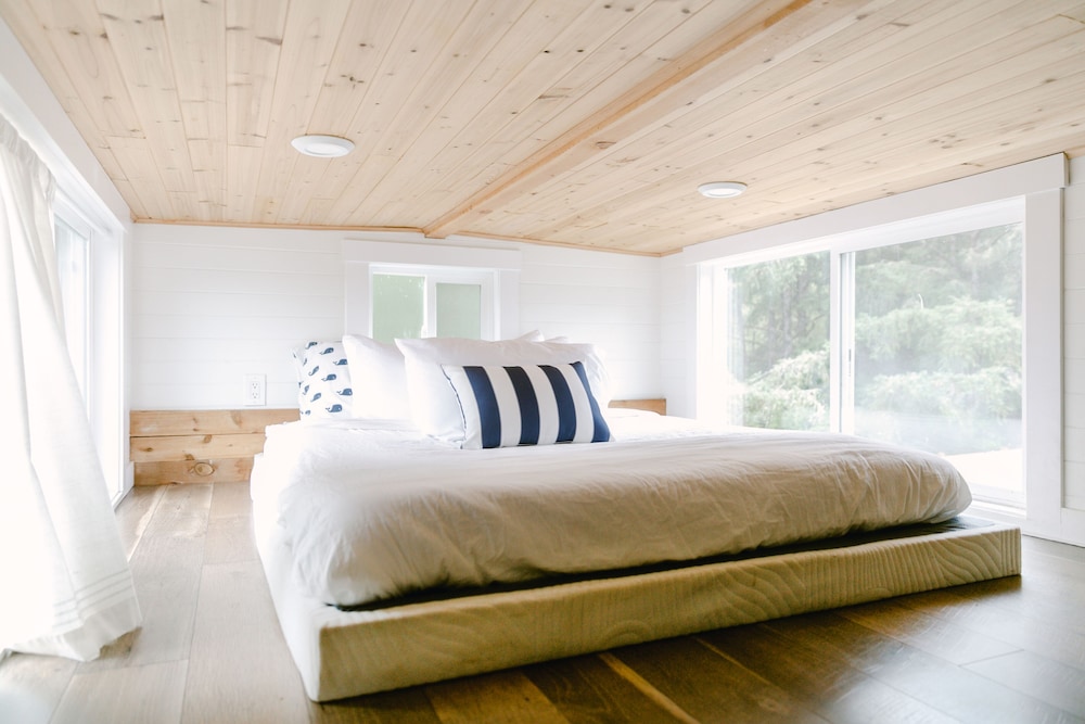 Design House, 1 Queen Bed with Sofa bed